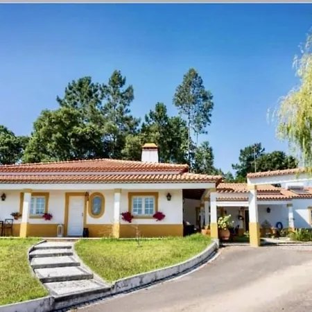 Nyaraló Sleeps 8 With Pool & Horses *