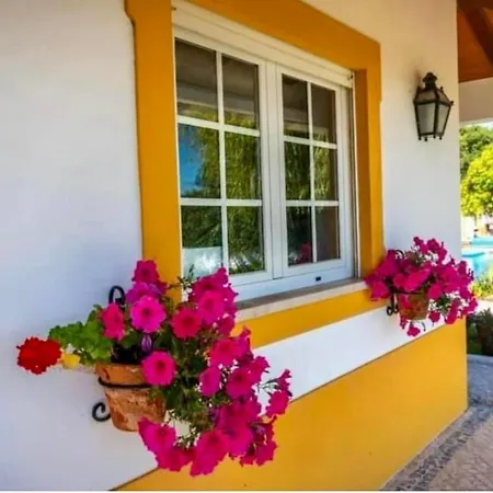 Sleeps 8 With Pool & Horses *