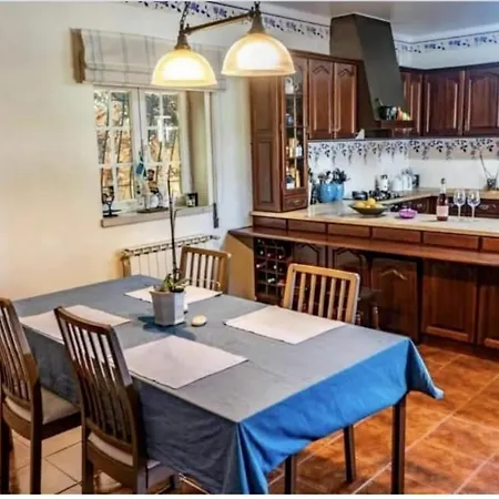 Nyaraló Sleeps 8 With Pool & Horses *