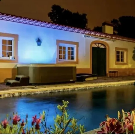 Sleeps 8 With Pool & Horses 度假居 *