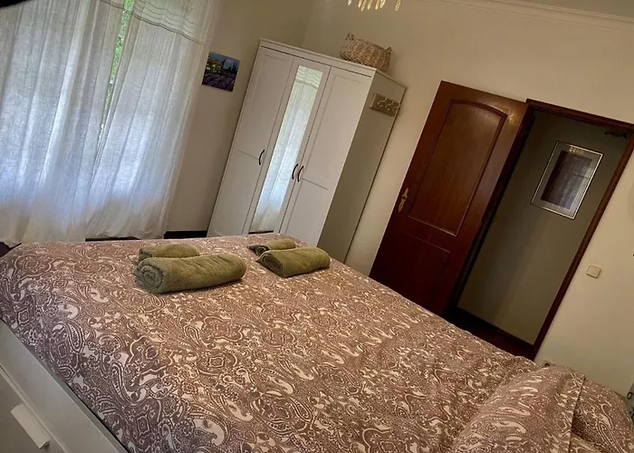 Sleeps 8 With Pool & Horses