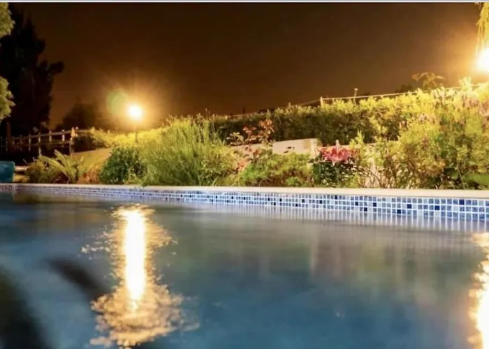 Dom wakacyjny Sleeps 8 With Pool & Horses Alcobaça