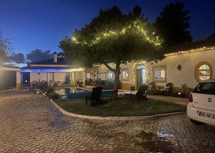 Dom wakacyjny Sleeps 8 With Pool & Horses Alcobaça